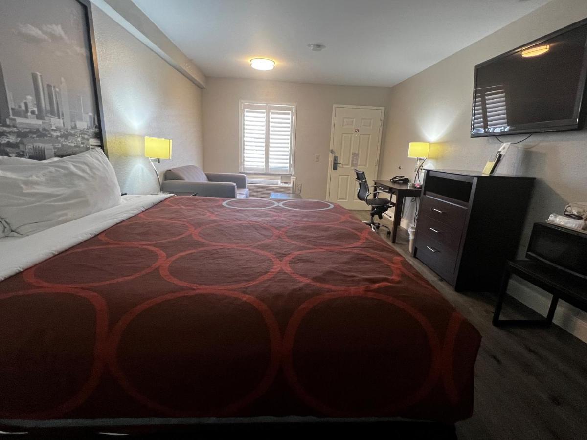 Super 8 By Wyndham Mont Belvieu - Baytown East Hotel Exterior photo